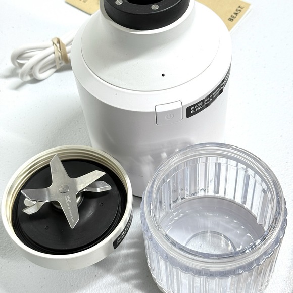 Beast Health Blender Model B10 White‎ 1000 Watt Motor with Manual - Picture 5 of 10